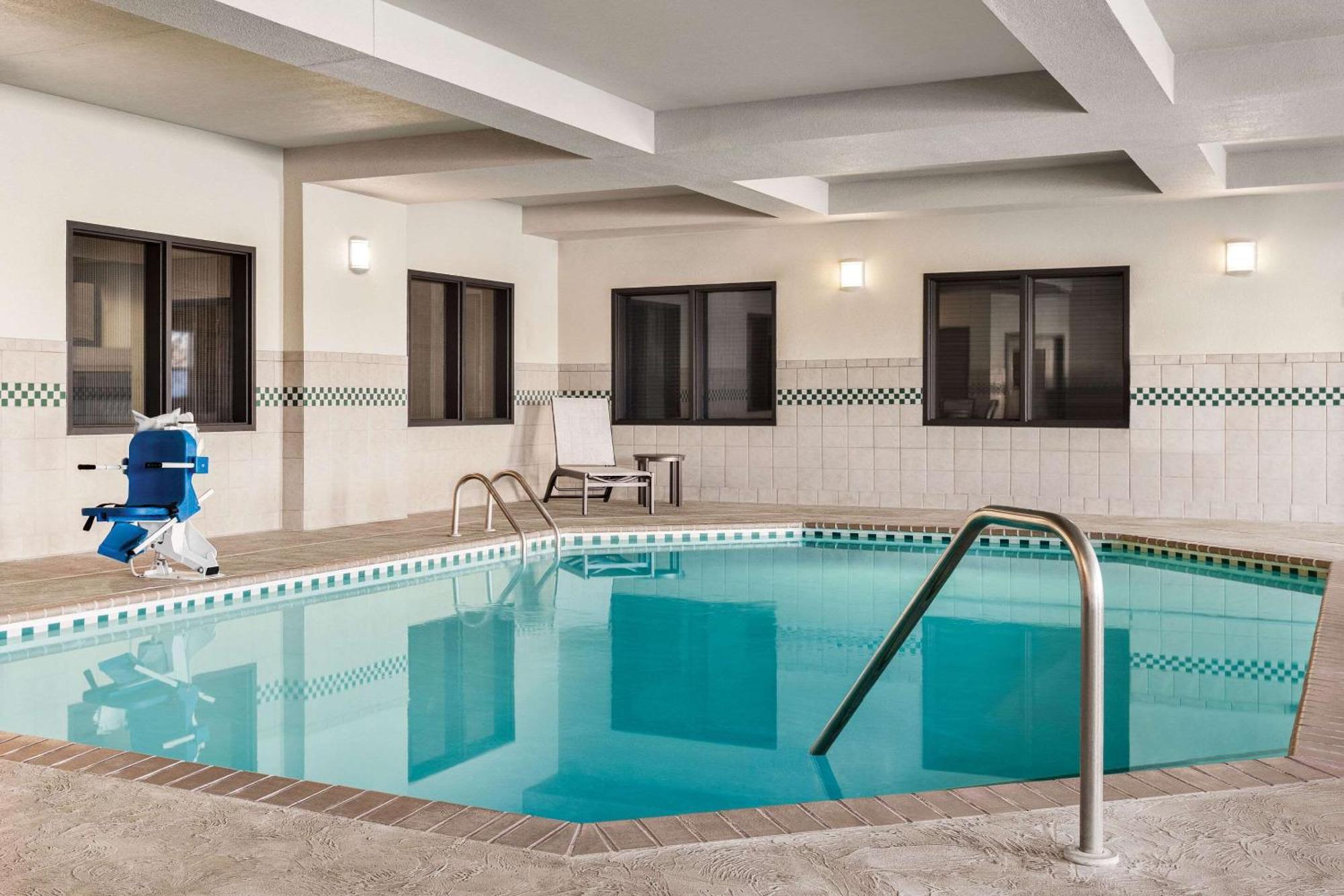 Country Inn & Suites By Radisson, St Cloud East, Mn Saint Cloud Exterior foto
